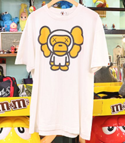 BABY MILO by A BATHING APE + KAWS 반팔 티셔츠 ~ L사이즈 !!!